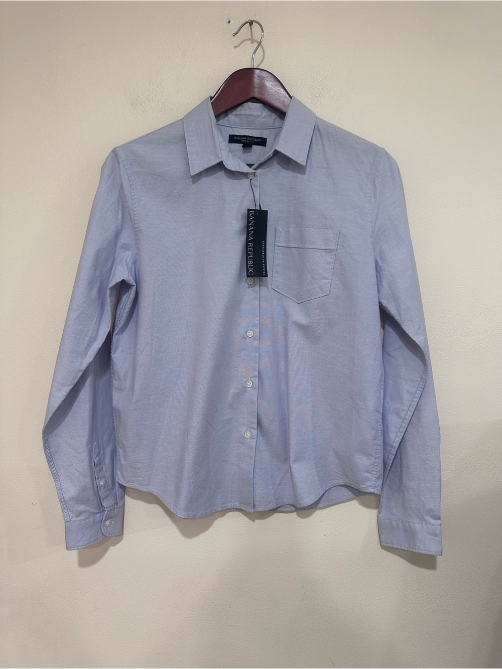 Banana Republic Light Blue women’s Dress Shirt Classic Button-Down. Size S. Nwt